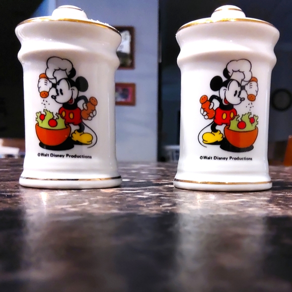 Disney Other - VTG 80s Disney World gold trim shaker set